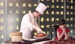小胖爆料老二视频播放全集,老二视频全集独家播放，精彩瞬间一网打尽