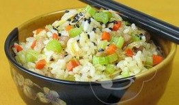 南昌饭菜爆料事件视频,揭露后厨黑幕，食品安全引关注