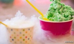 网红吃一口哈密瓜,一口哈密瓜，甜蜜滋味尽收眼底